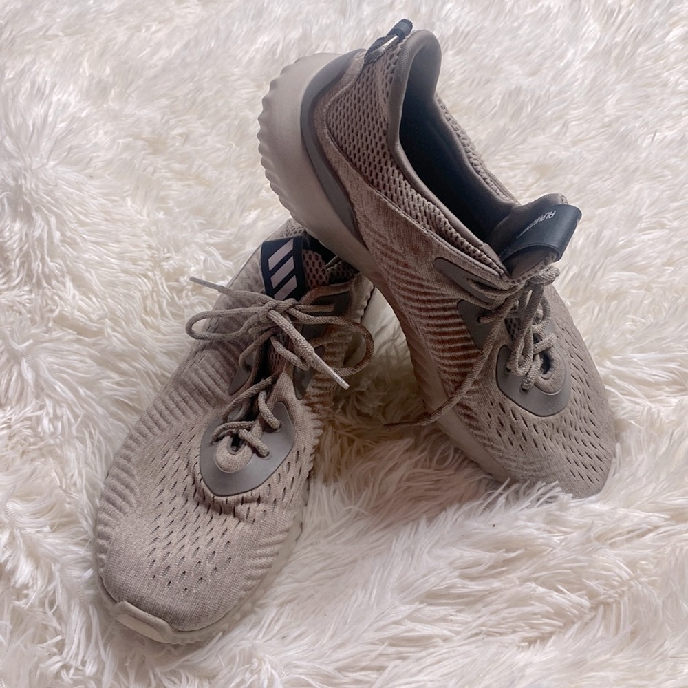 Adidas Beige Knit Sneakers Men’s Size 9.5 Excellent Condition